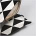 کاور کوسن هاوین؛ پترن مثلث‌های سیاه و سفید